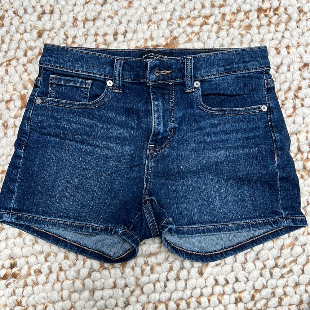 Banana Republic Denim Shorts. Size 26. 3”